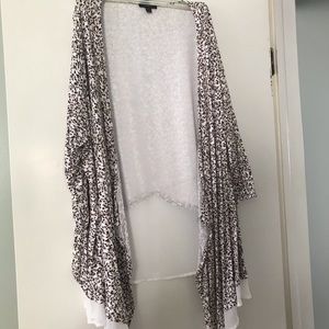 Hankie hem leopard print jacket